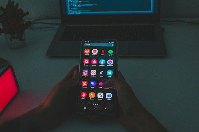From Design Upload to Delivery: 5 BigCommerce Shipping Apps for Print-on-Demand Brands